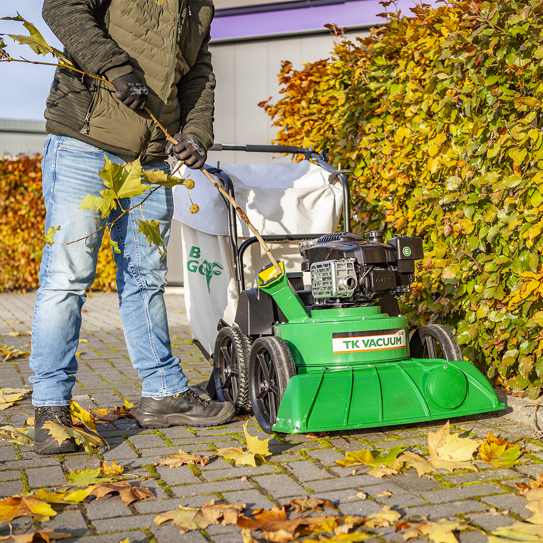 LEAF AND LITTER VACUUM