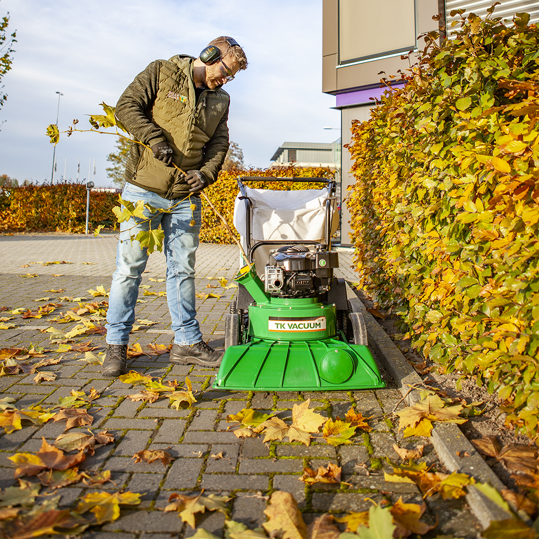 LEAF AND LITTER VACUUM