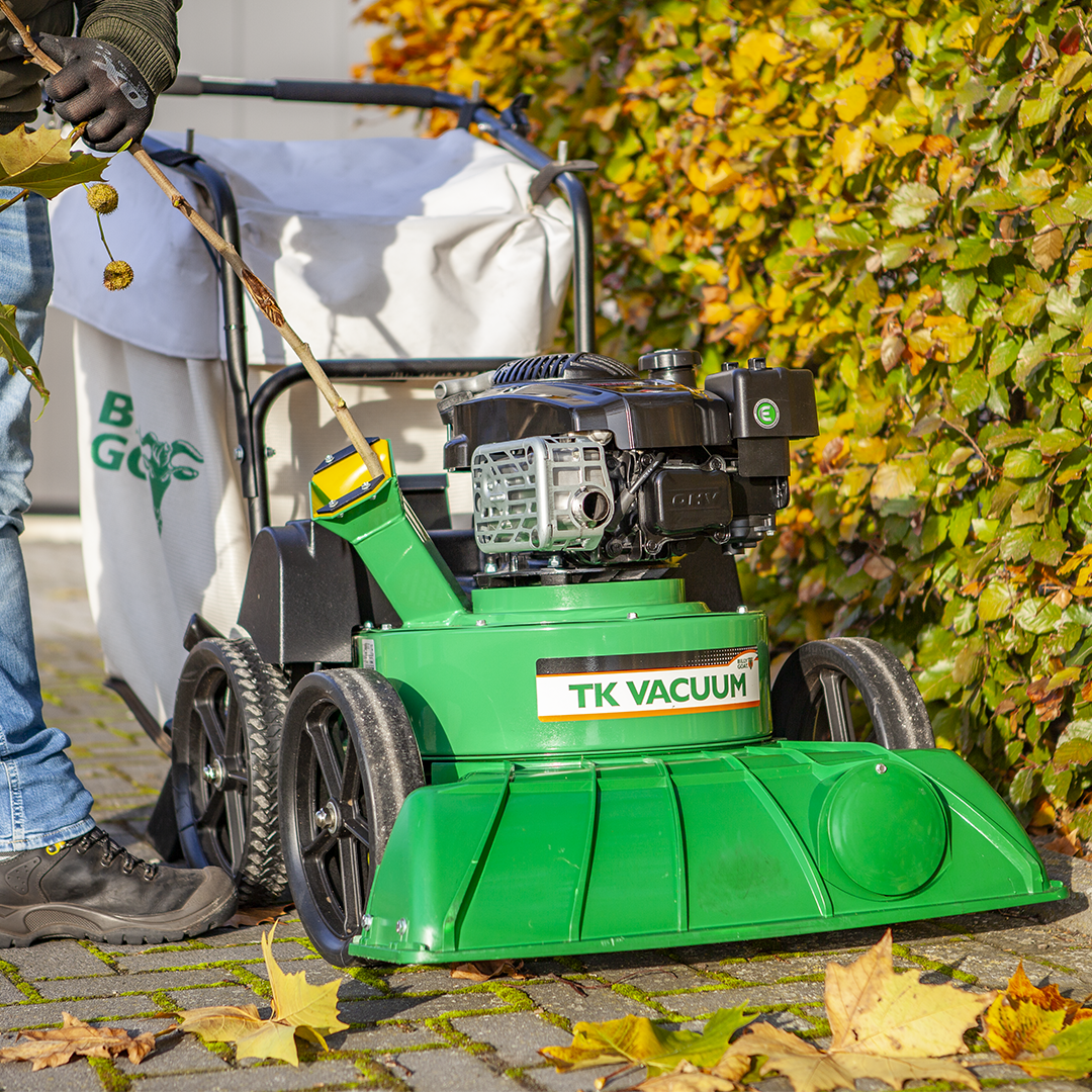 LEAF AND LITTER VACUUM